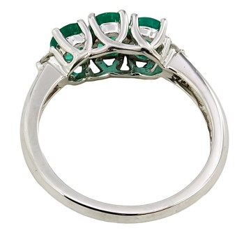 9ct white gold emerald 3 stone Ring size O